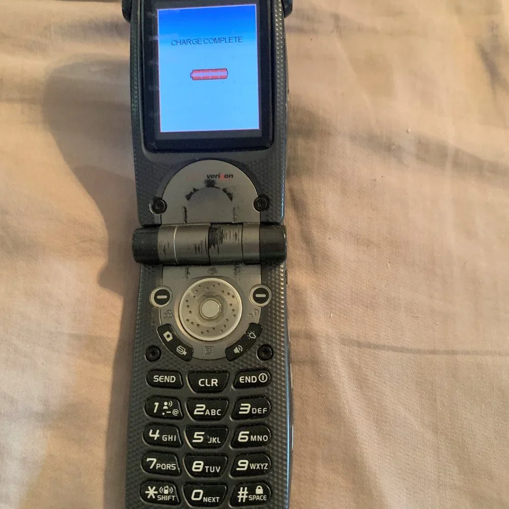 Rugged Casio G'zOne Type-V Gray & Black Verizon Very Rare Flip cell Phone Bundle